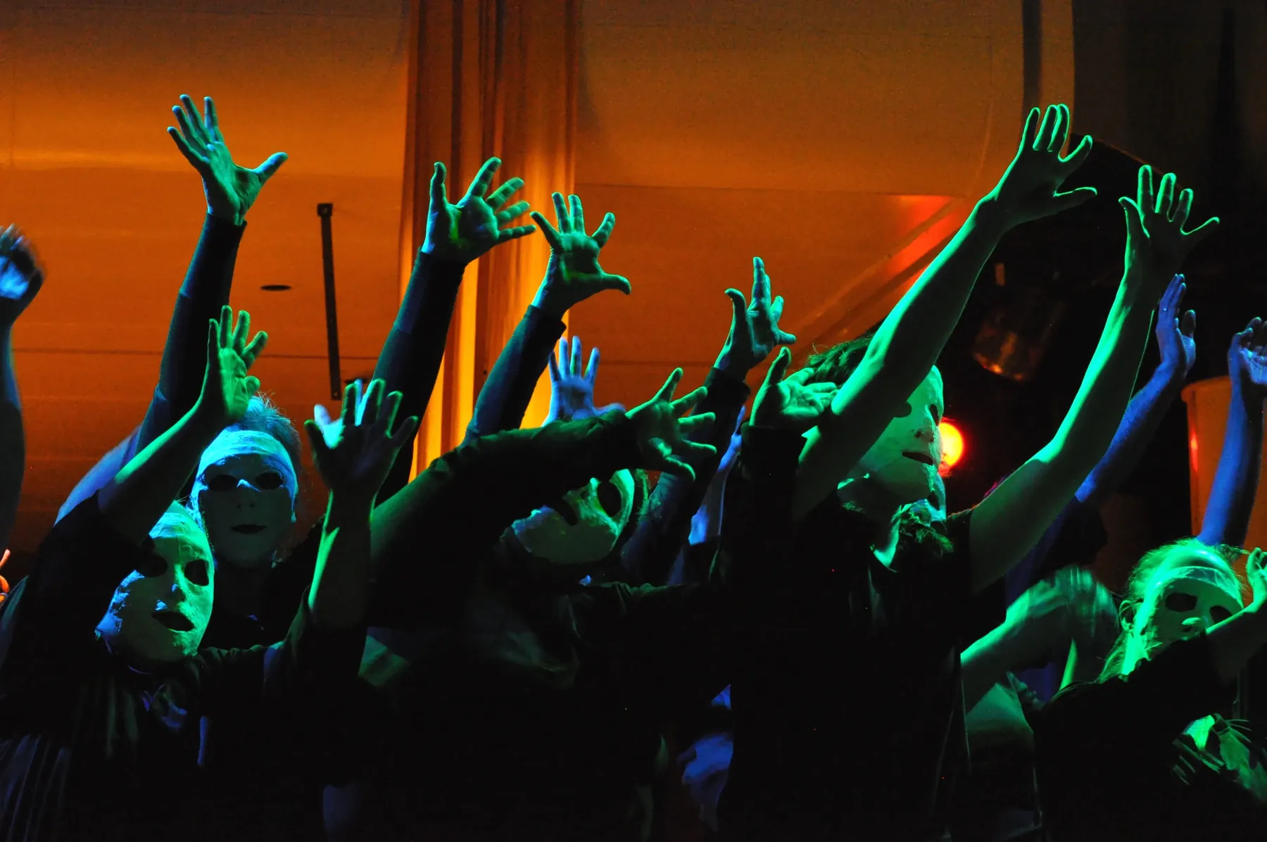 Actividad de expresión artística en el festival inclusivo